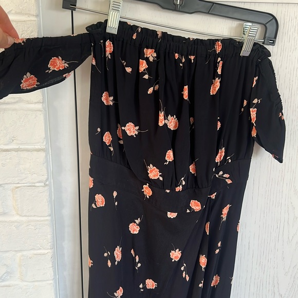 Flynn Skye structured wrap dress. True to size, great dress. - Picture 3 of 12